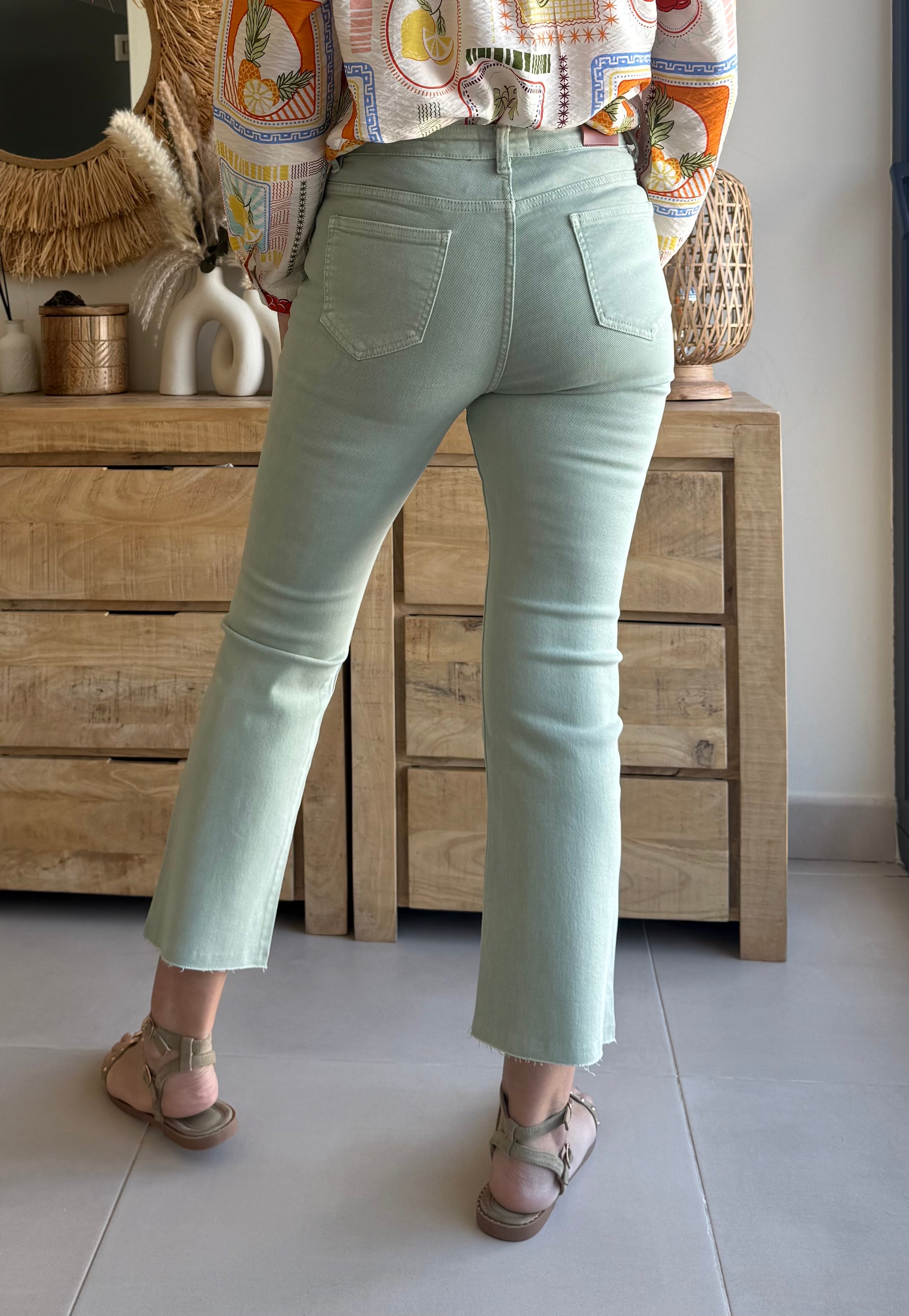 Cropped-Flare-Jeans in Farbe