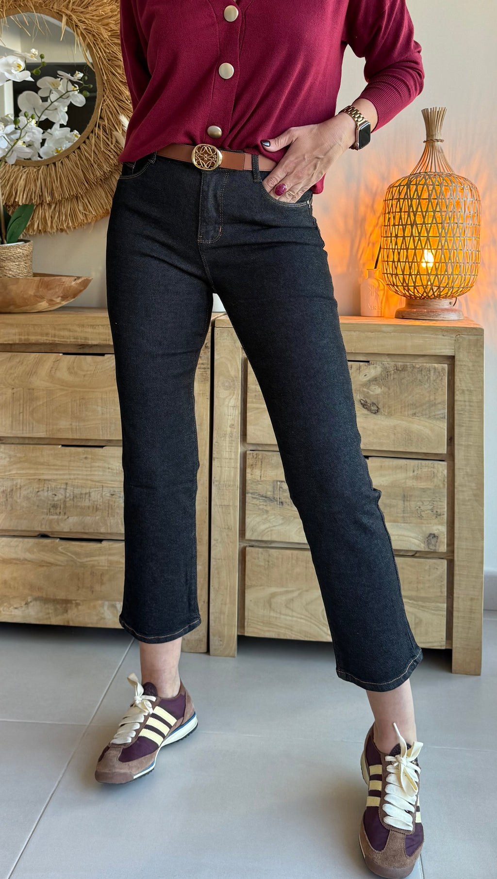 Gerade geschnittene Push-up-Jeans in dunkler Waschung