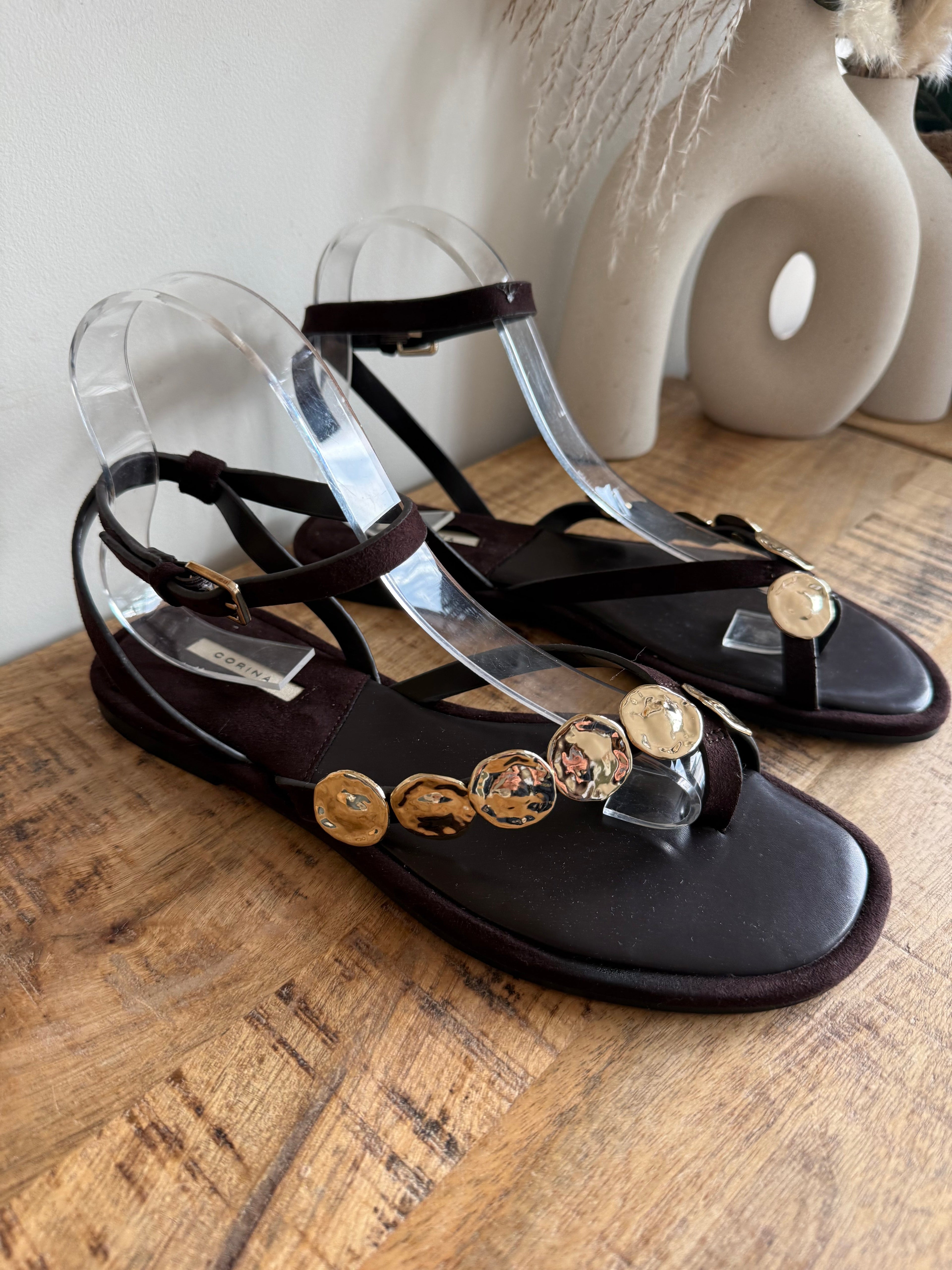 Sandalia Gold Detail