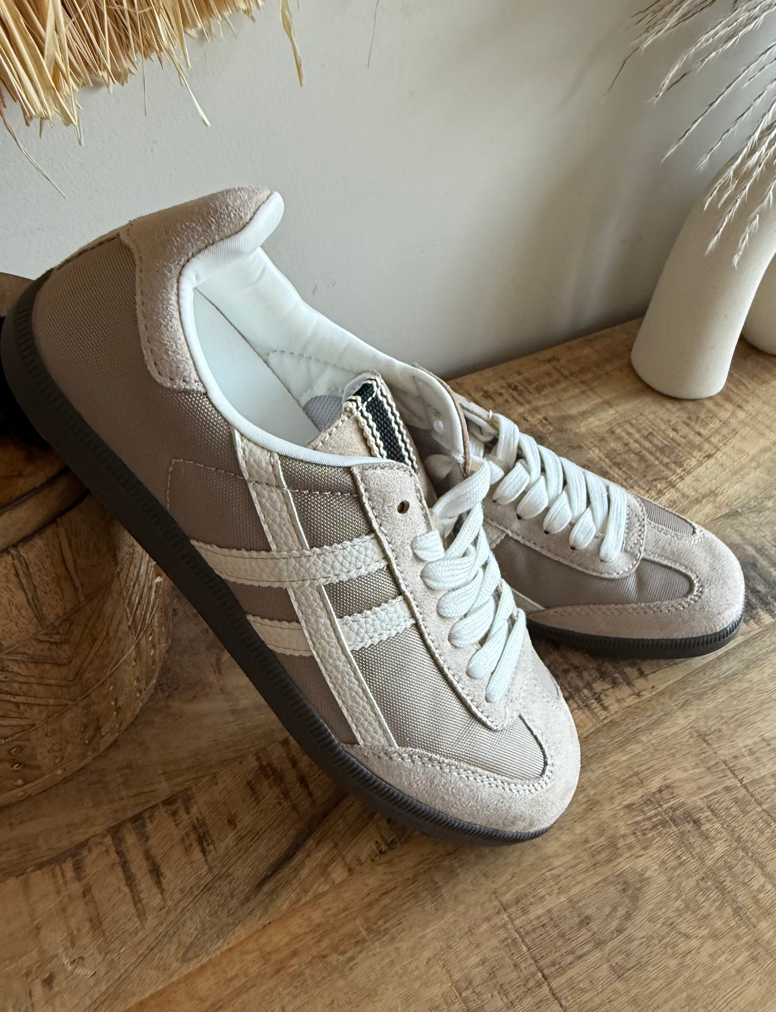 🤍 Sneakers Retro Combinadas