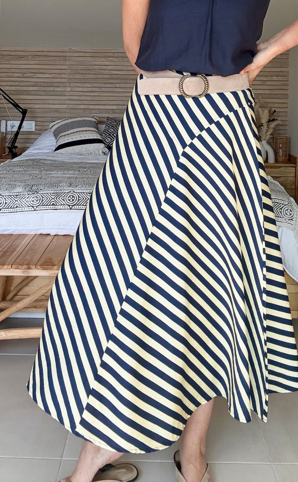 Falda Midi Asimétrica Rayas Mediterráneo
