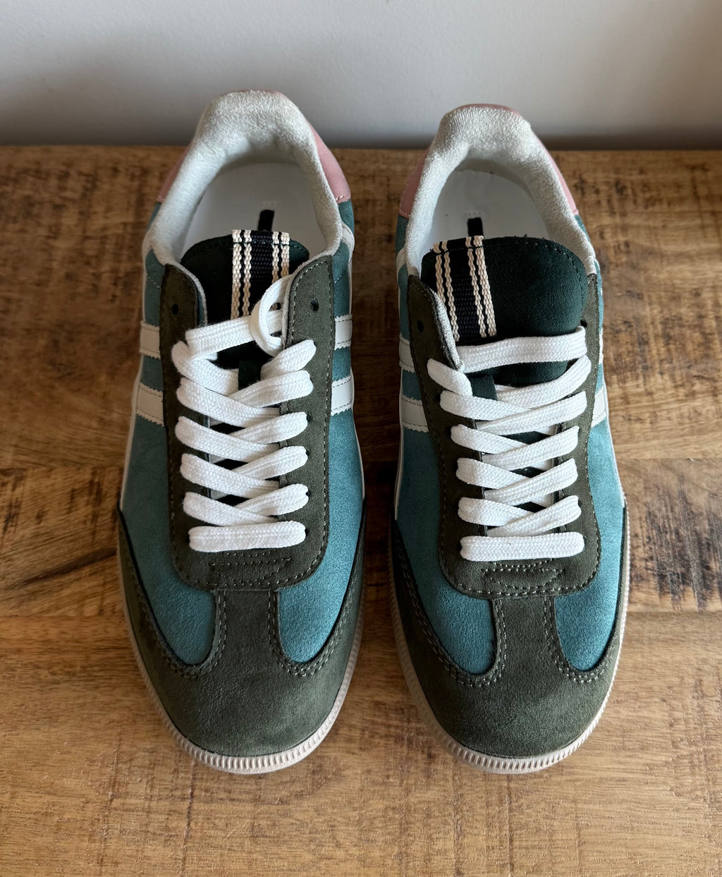🤍 Combined Retro Sneakers