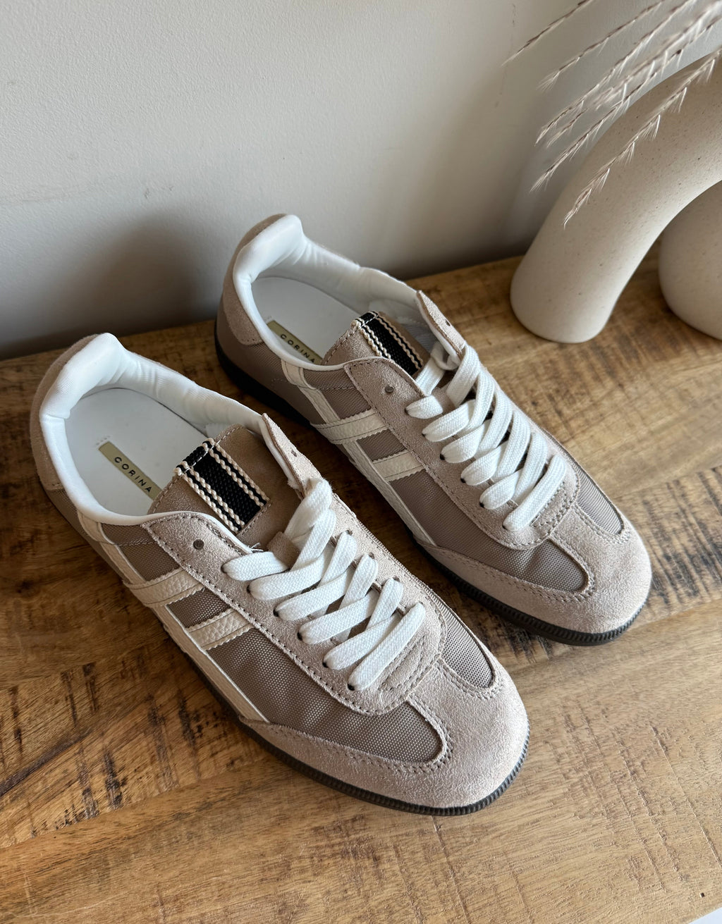🤍 Combined Retro Sneakers