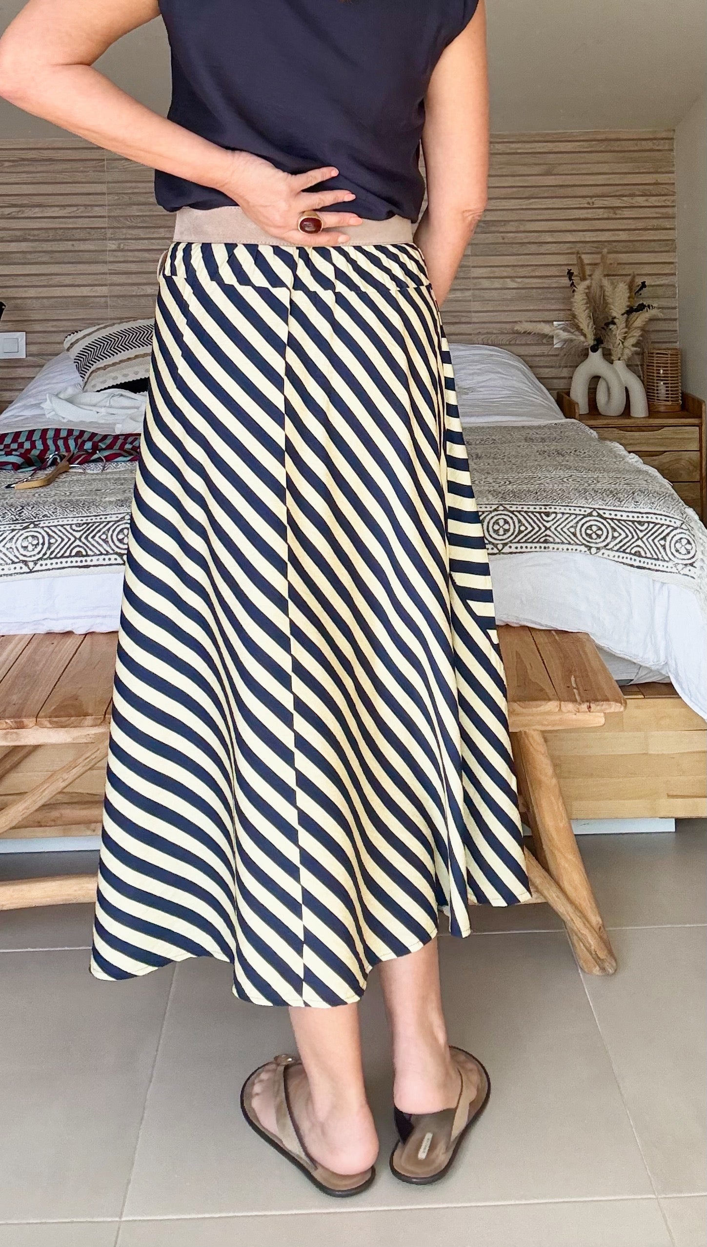 Falda Midi Asimétrica Rayas Mediterráneo