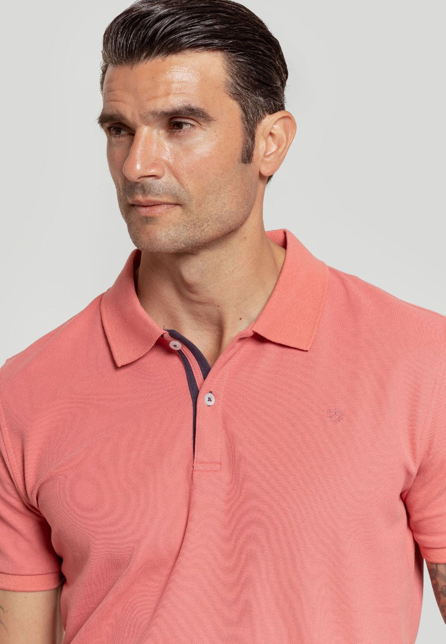 Polo di cotone con colletto Mao di colore Buganvilla