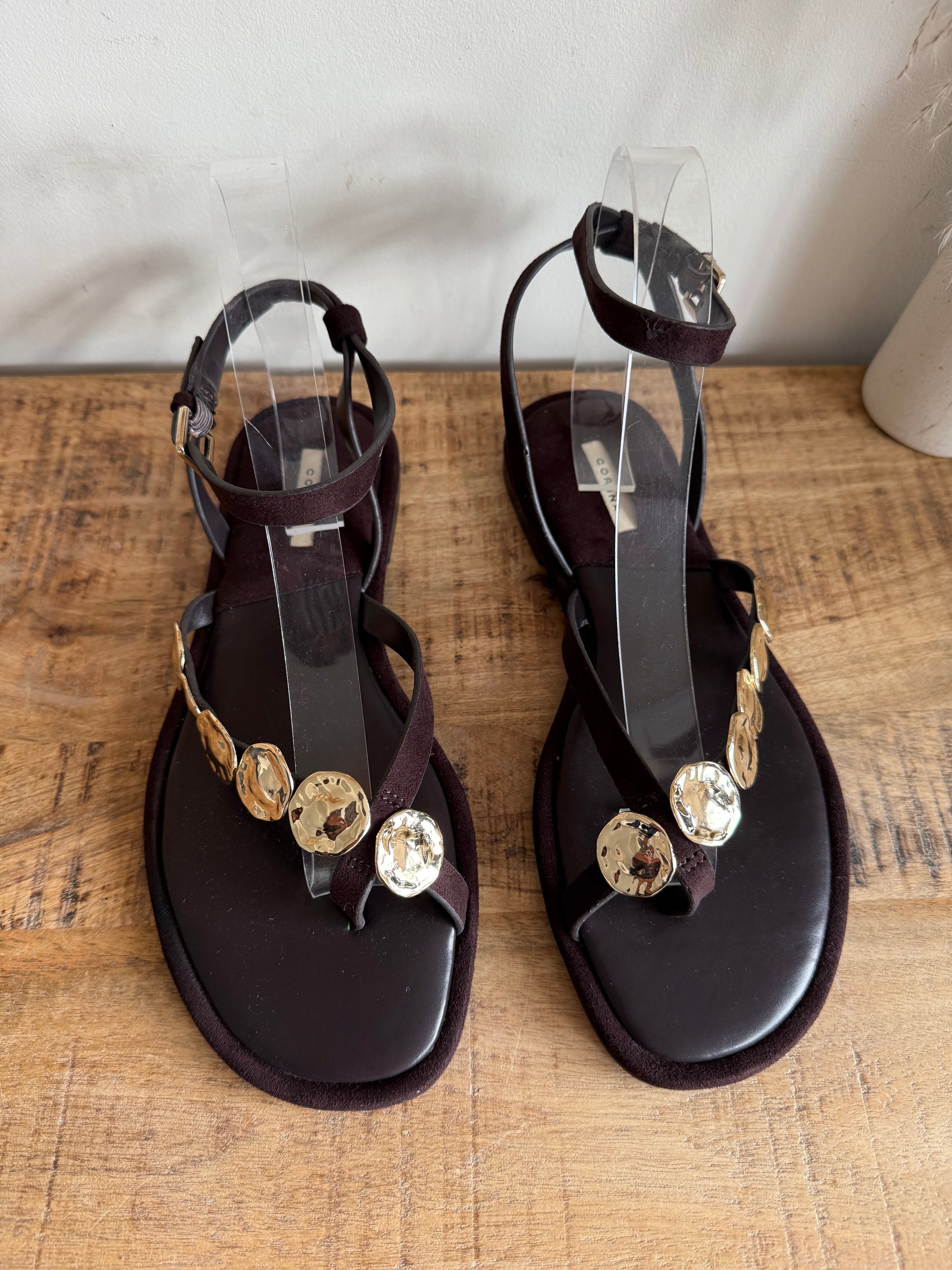 Sandalia Gold Detail