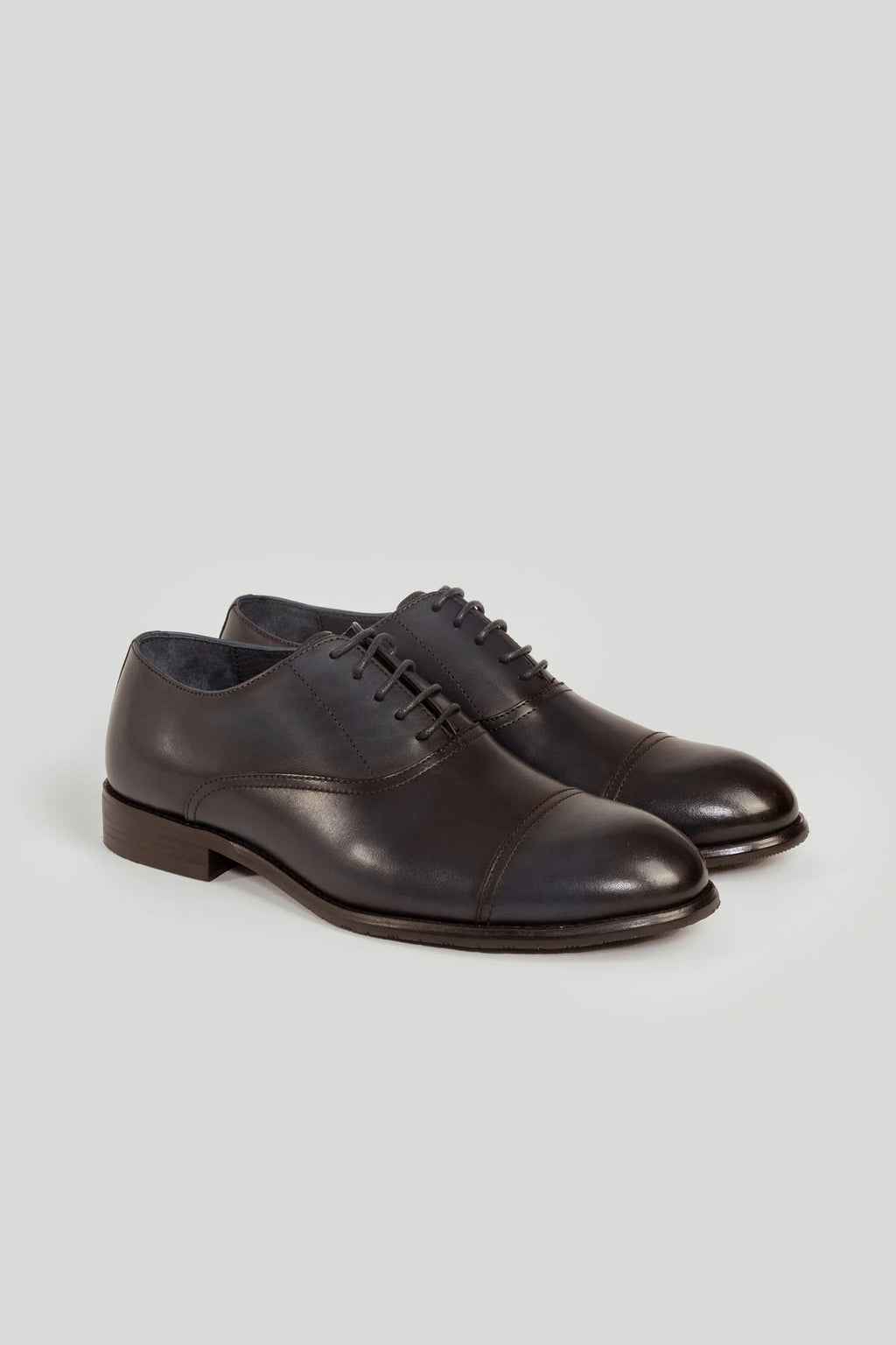 Marineblaue Oxford-Schuhe aus Leder