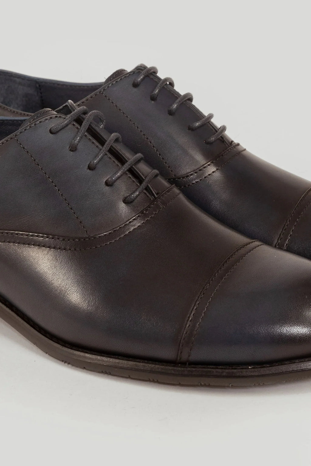 Marineblaue Oxford-Schuhe aus Leder