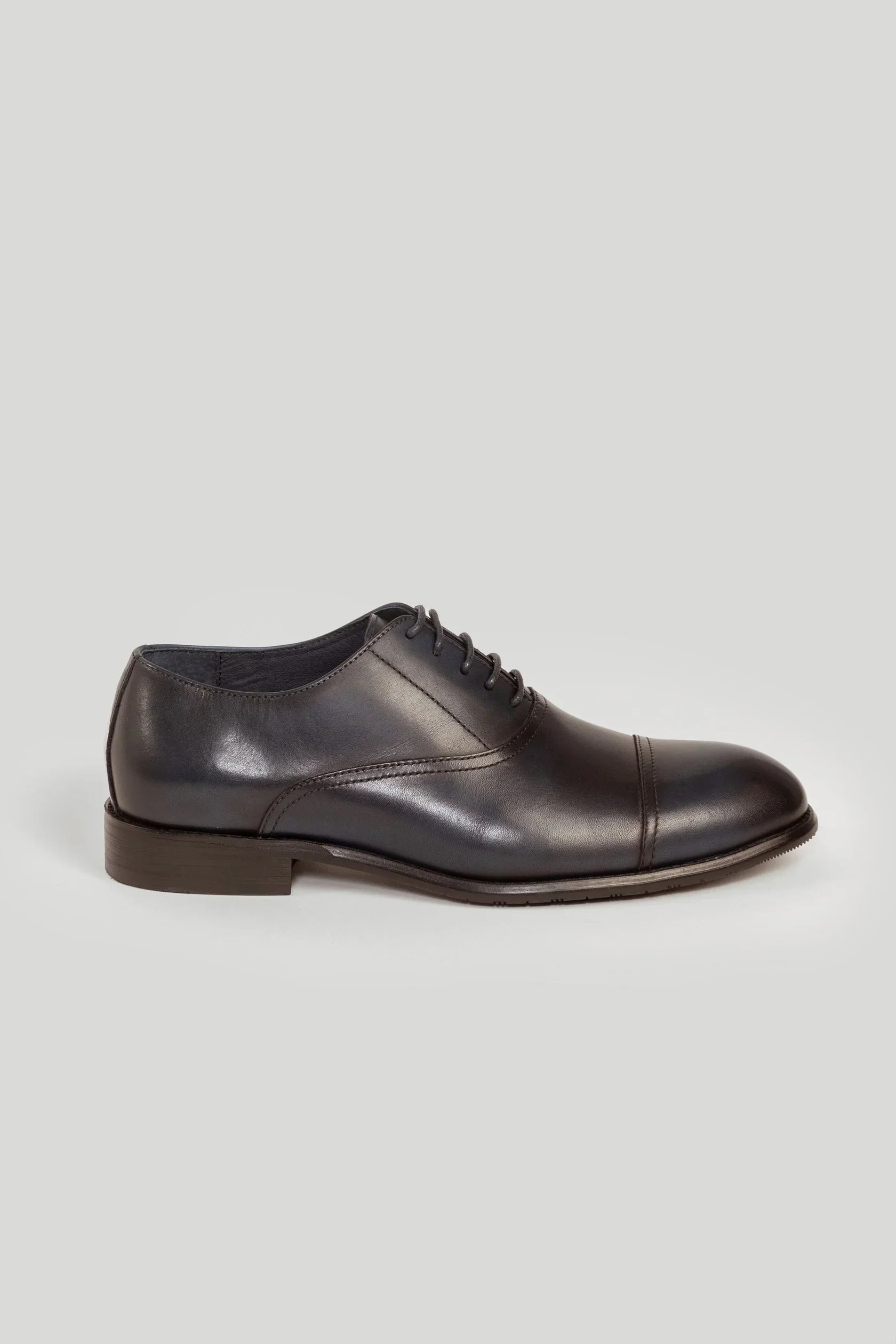 Zapatos Oxford de piel en color azul marino