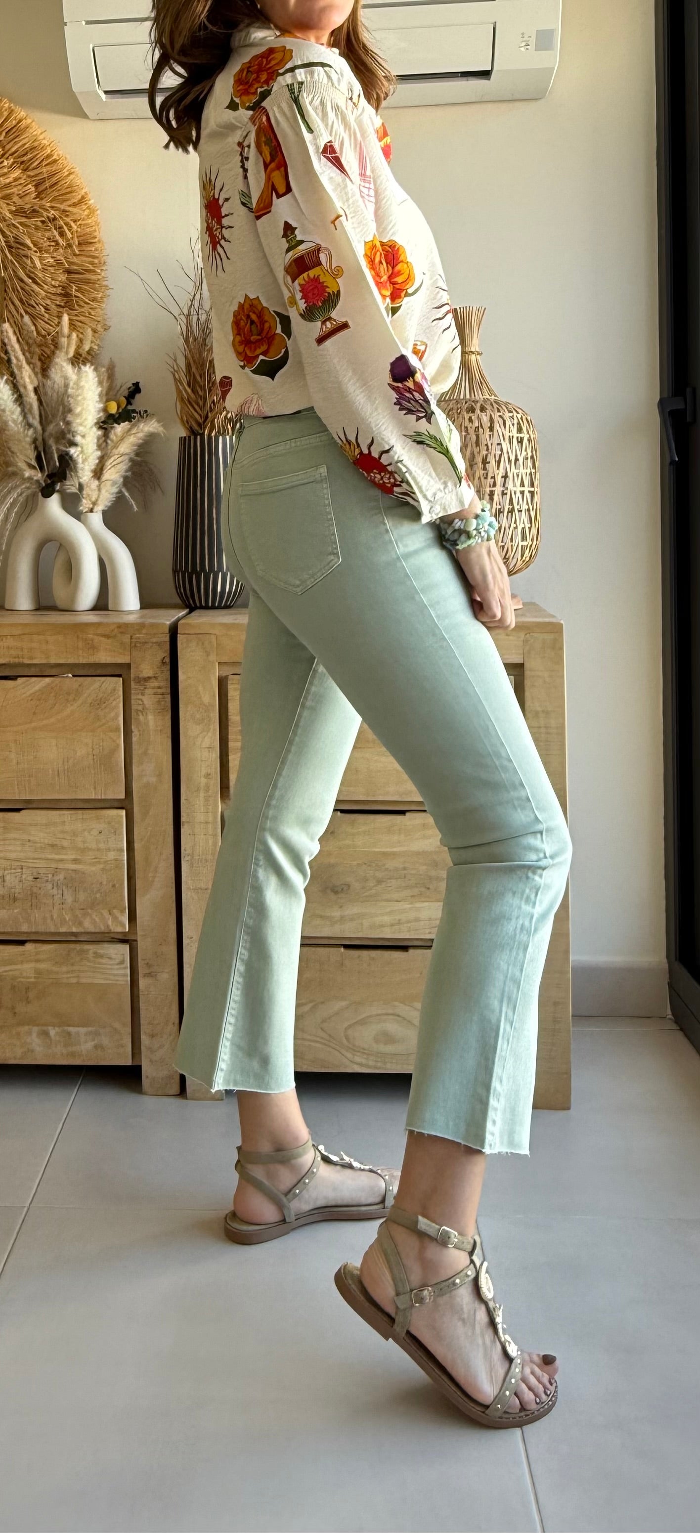 Cropped-Flare-Jeans in Farbe