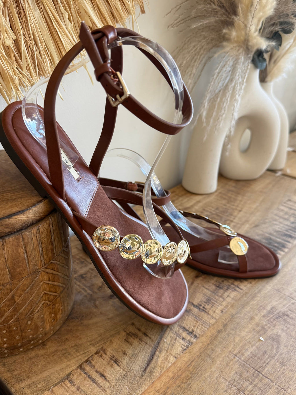 Sandalia Gold Detail