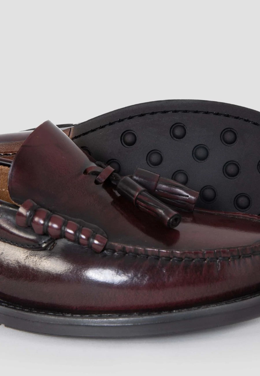 Mocassino di pelle borgogna con nappine per uomo