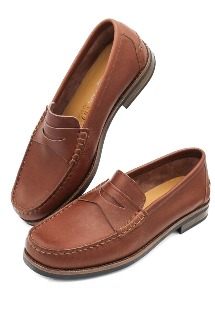 Mocasines de piel elegantes de hombre en color marrón