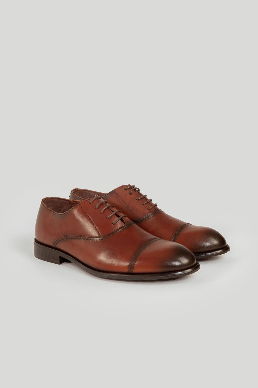 Scarpe Oxford in pelle di colore marrone