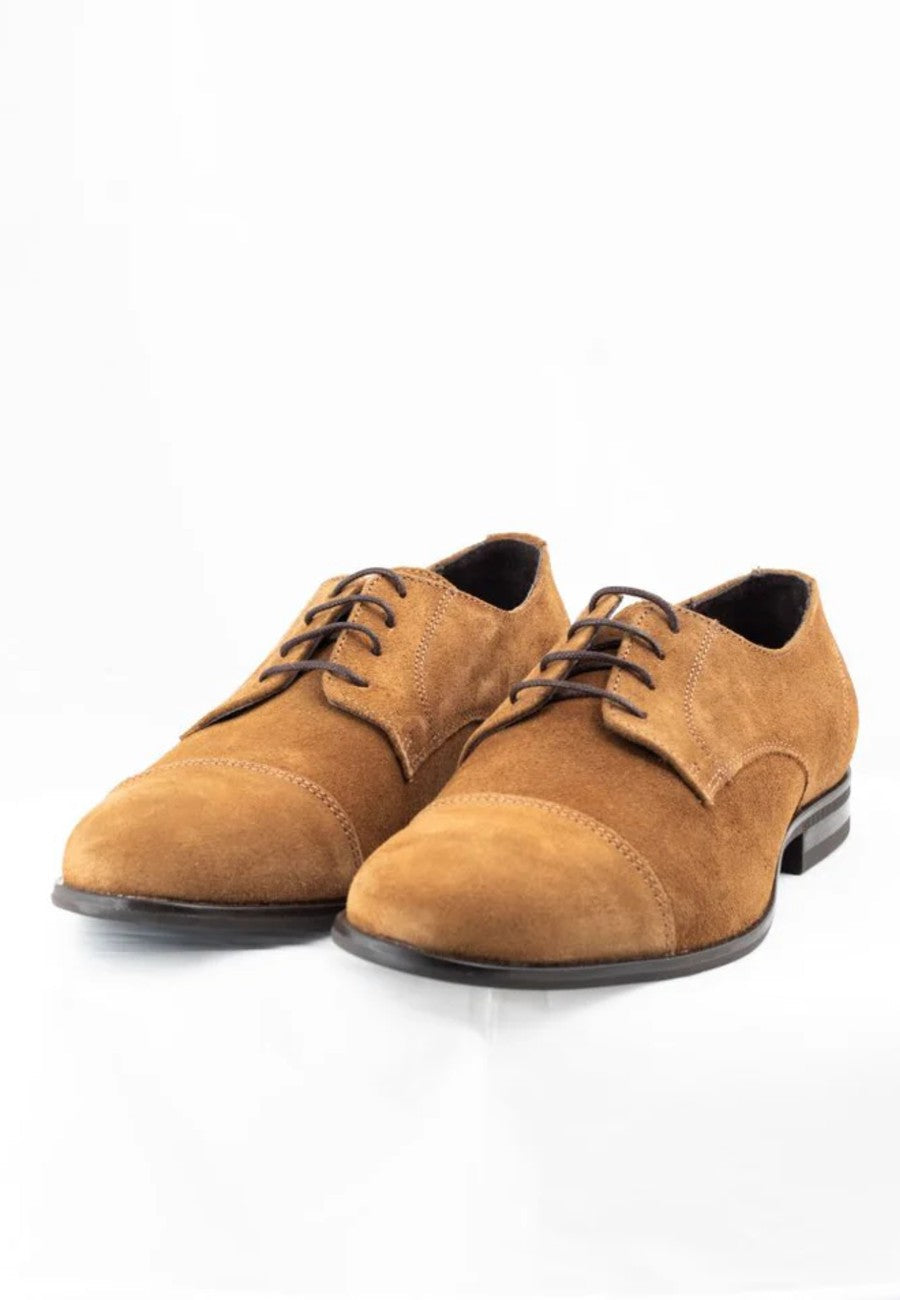 Zapatos con cordones de ante en color camel