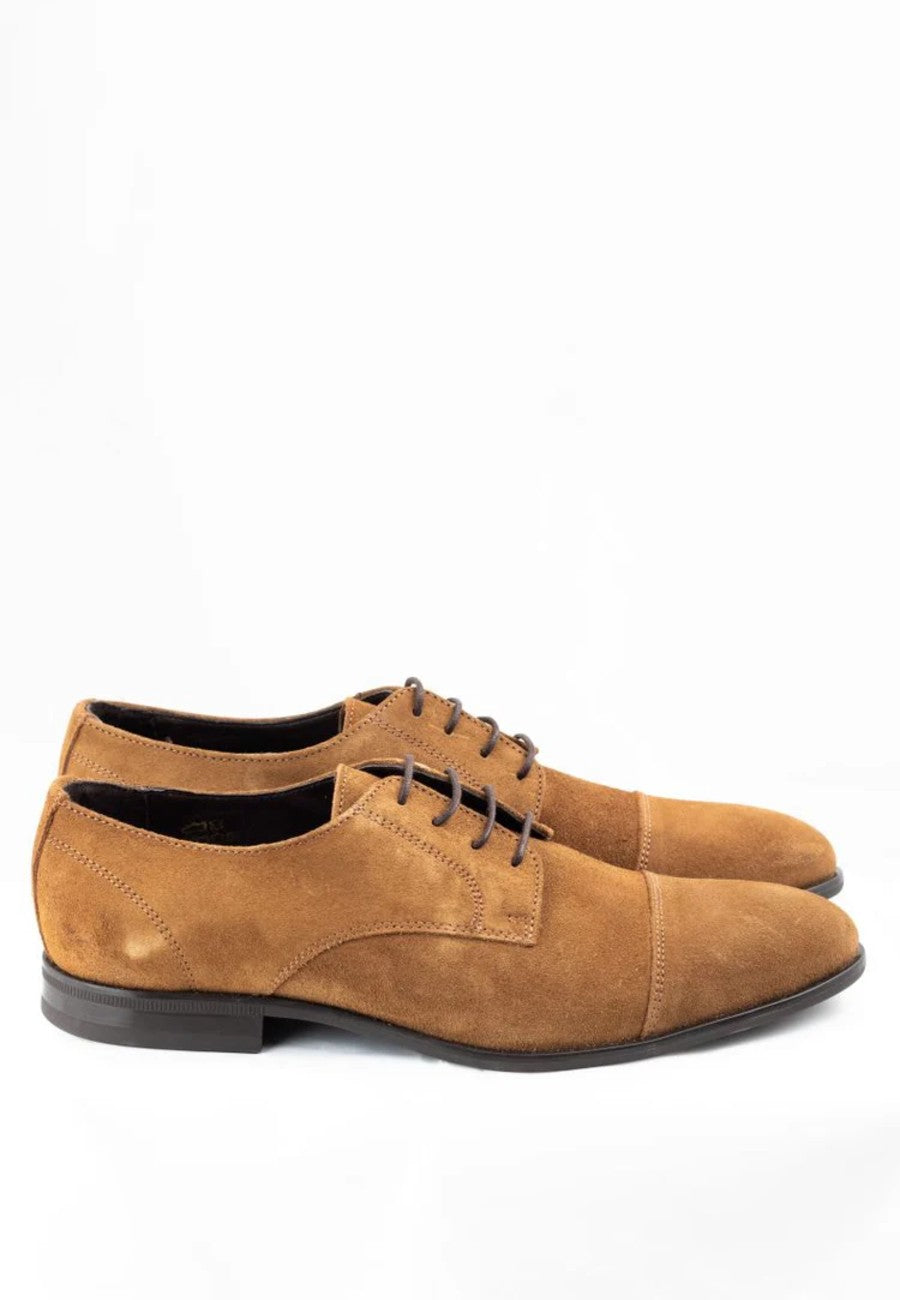 Zapatos con cordones de ante en color camel