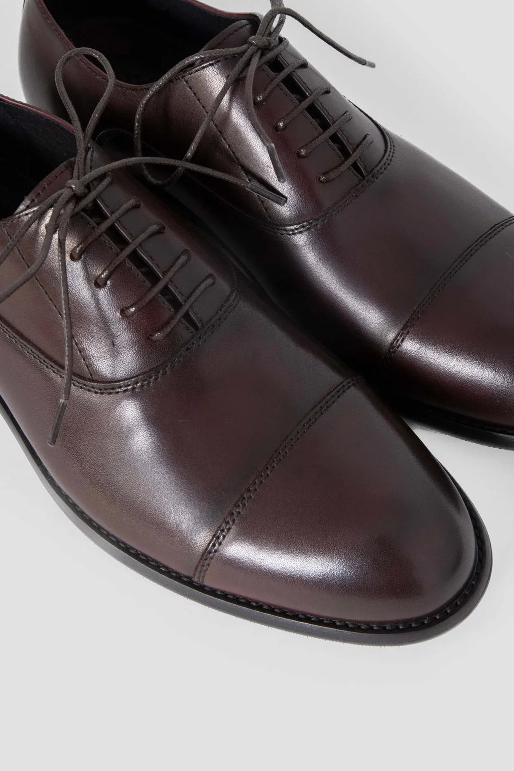 Burgundy leather Oxford shoes