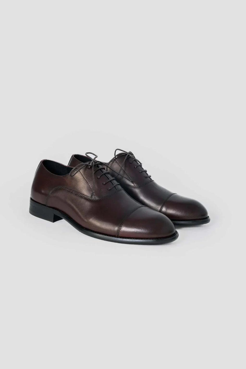 Burgundy leather Oxford shoes