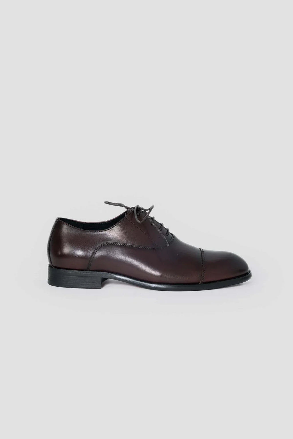 Burgundy leather Oxford shoes