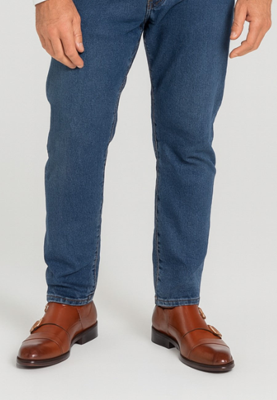 Braune Lederschuhe mit Schnallen